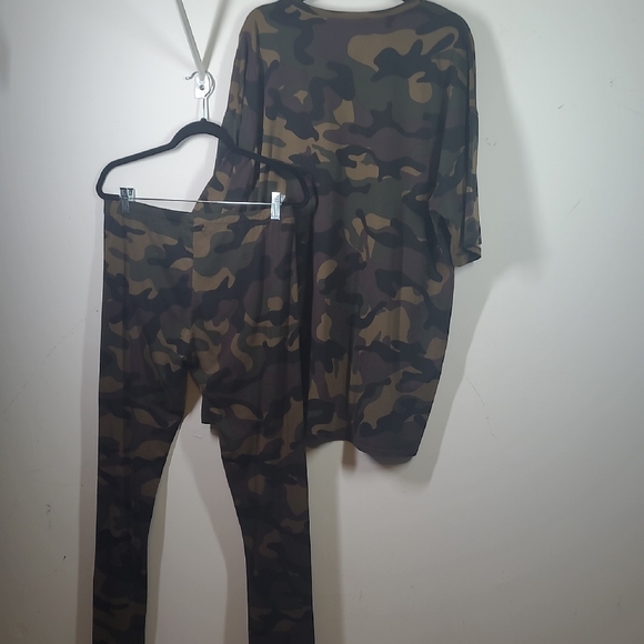Fashion Nova Green and Black Camouflage Set - Picture 4 of 6